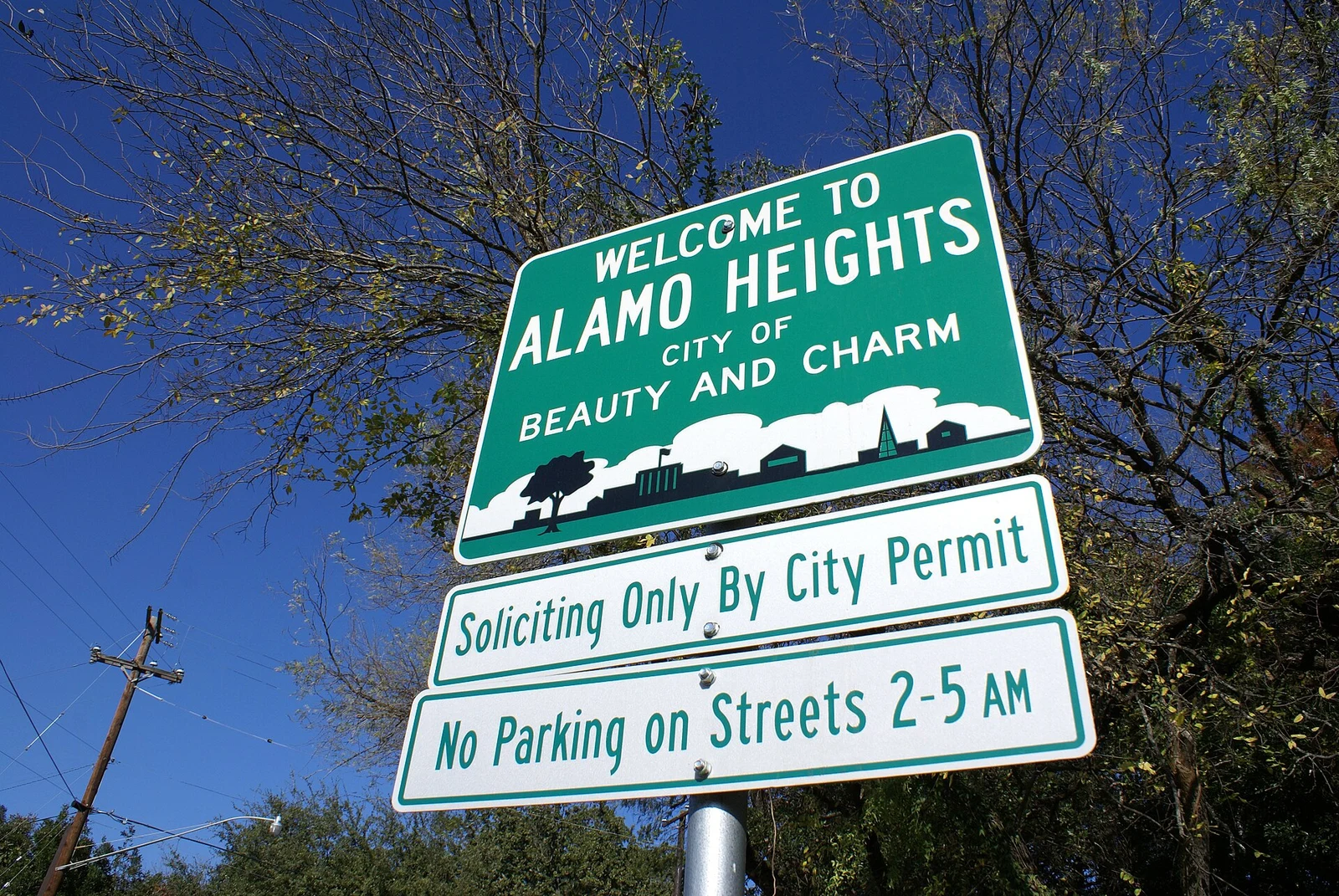 Alamo Heights welcome sign